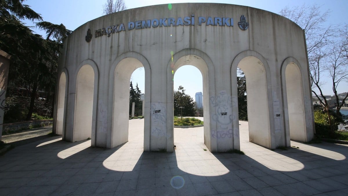 حديقة ماتشكا Maçka Demokrasi Parkı: واحة خضراء في قلب شيشلي النابض