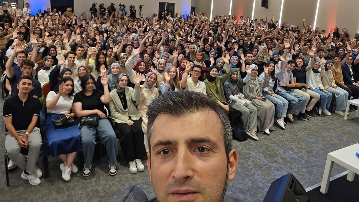 هذه هي المعايير التي يبحث عنها بيرقدار عند توظيفه المهندسين