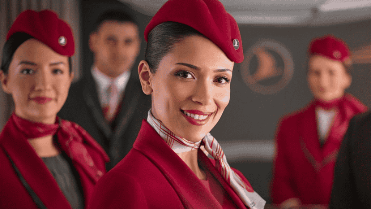 مهنة الأحلام: تفاصيل رواتب ومزايا مضيفات الخطوط الجوية التركية لعام 2025