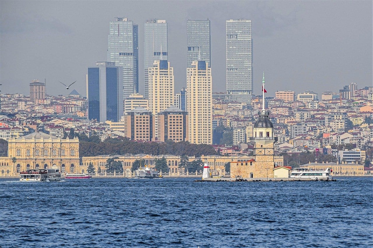 تركيا تطلق مشاريع إسكان اجتماعي للإيجار في إسطنبول وخطط لنقل الصناعات للأناضول