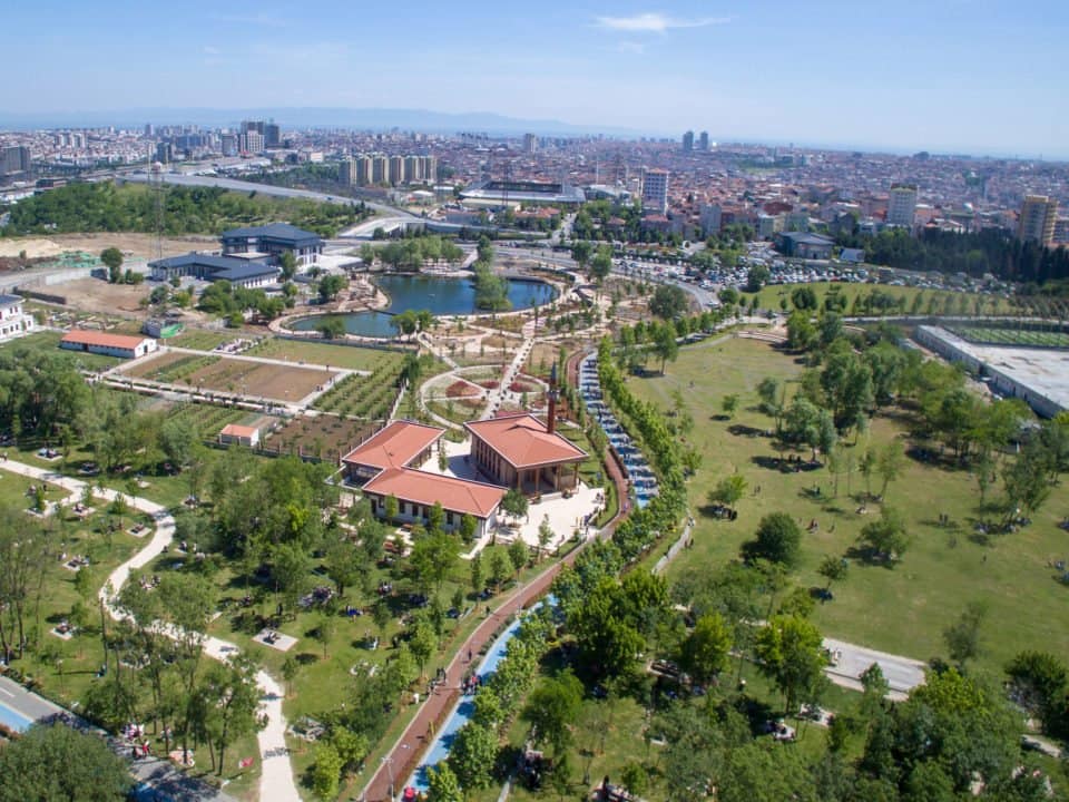 اكتشف حديقة الشفاء Şifa Bahçesi في إسطنبول: أول حديقة للمشي الحافي في تركيا